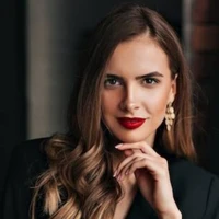 Isabela Romanov (Tia de atenea)