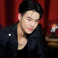 อี้หลิง(พ.พ.อ)
