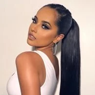 bianca gomes (irma adotiva)
