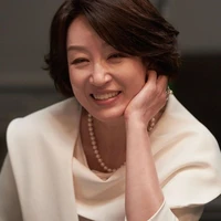 Abuela de Jimin{humana-hechicera}
