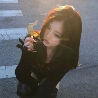 พลอย