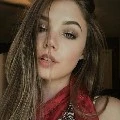 Anita Anulika(sepupu angkatnya queen)