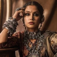 Lavanya Gupta (Fl aunt)