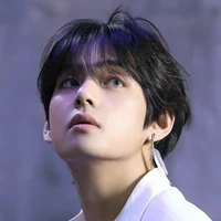 Kim tata(15 thn/baby nya taehyung&kaira)