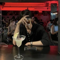 ฟีนิกซ์ | พระเอก |