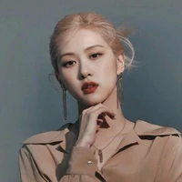Dr Lisa