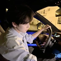 ไวน์(พี่ชายน.อคนกลาง)