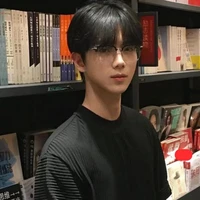 ลาเต้(พ.อตอนใส่เเว่น📚📖)