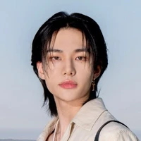 Hwang Hyunjin ( roi, 27 ans, Alpha )