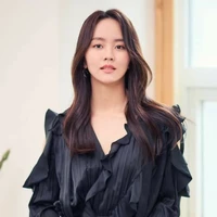 Alicia [kakak Elena]