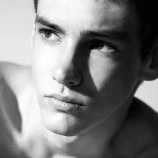 Ethan (Hermano de D)