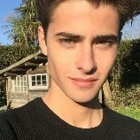 León (amigo de Rian)