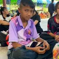ไบร์ท(เพื่อนพอ.)