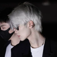 ไวท์ (ฟอร์ส+บอดี้การ์ด)