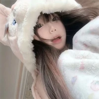 {โลลิเวีย }