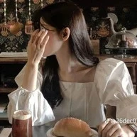 น้ำตาล(นางเอก)