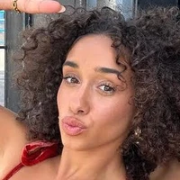 Jenny ( Fl best friend)