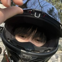 โจวเหวิน(พ.อ+นักแข่งรถ+???)