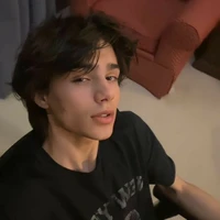 Hugo(2° príncipe de Welst/19 y)