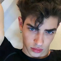 𝑫𝒆𝒊𝒗𝒚𝒏 𝑾𝒂𝒍𝒍𝒂𝒄𝒆