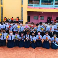 แอ๋ม