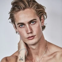 Leo Alexandrobeach