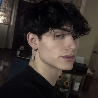 Daniel(pai das crianças e mafioso*