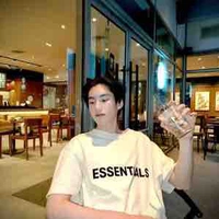 บอส(เพื่อนสนิทบาส รองประธานน.ร)