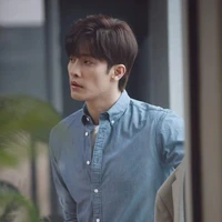 อัฐ(นักธุรกิจ)