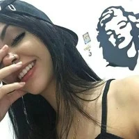 Julia  irmã de luna 20 anos trabalha