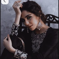 Tara Khanna (fl aunt)