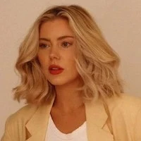 Victoria (Viki)26 anos