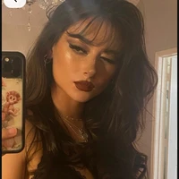 Alice  (lice)25 anos esposa  de Léo
