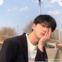 บีม  (พ.อ.)แฝดกลาง