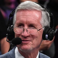 MIKE BREEN (LOCUTOR ESPORTIVO AMERICANO)