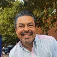 papá de carlitos y guarura