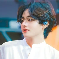 KIM TAEHYUNG (20 años Omega puro)