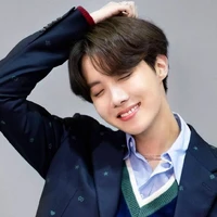 J HOPE (31 años Alfa)
