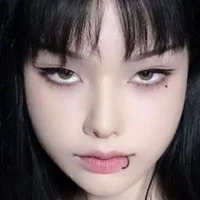 เพรชพลอย(เเม่นายเอก)