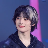 jeongin ( i.n)