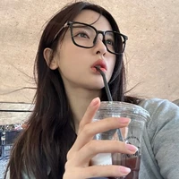 มินอา(เพื่อนน.อ+ใ่่ส่แว่น.)