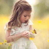 Kim Shi yun(FL1 Younger twin 10 yrs old)