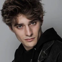 Noah Hale Valebris
