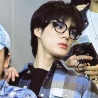 Jeno Na.