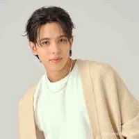 นิวเป็นเพื่อนของพี่ชายเอเจ