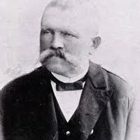 Alois Hitler (bapaknya)
