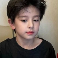 ไอยู : (พี่น.อตอนเด็ก)
