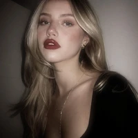 NICOLETTE MILLER (~•humana-bruja•~)