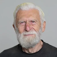 James Kenzi ( Kakek yunna)