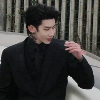 อวี่หลาน(หัวหน้าบอดี้การ์ดพ.อ+เเฮกเกอร์)